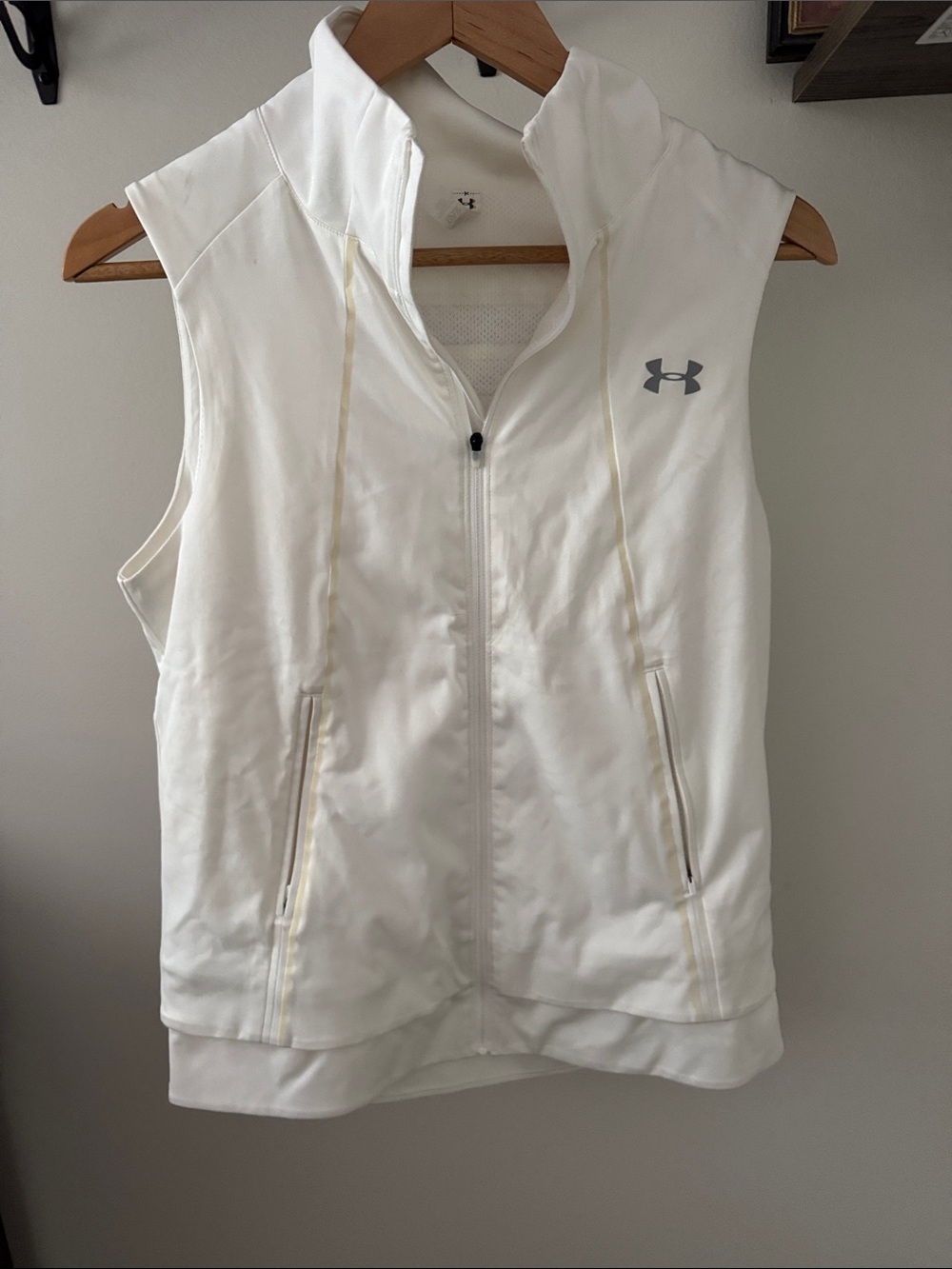 Under Armour White Women's Sleeveless Zip-Up Vest